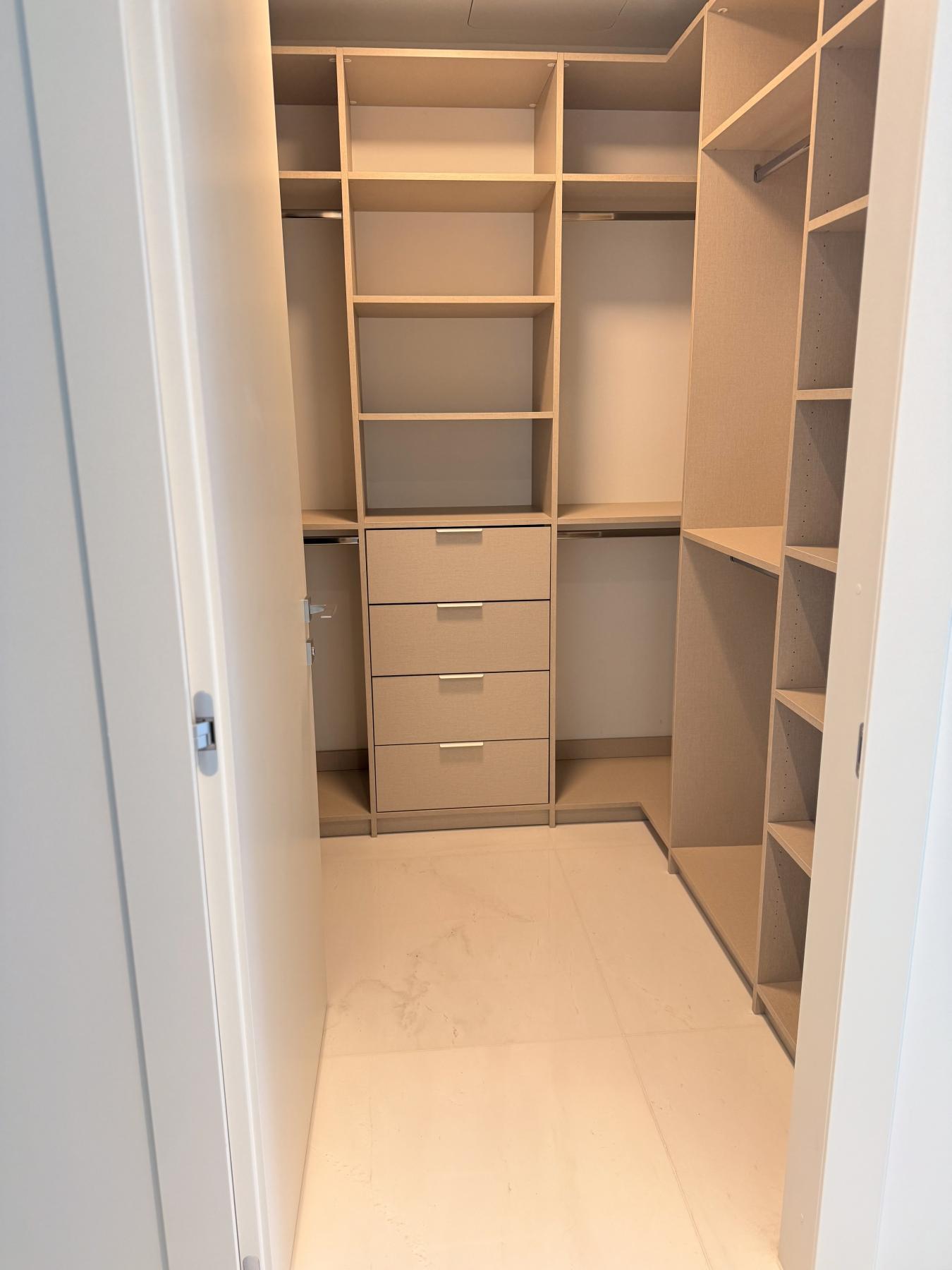 Miami, Florida, 33131, United States, 2 Bedrooms Bedrooms, ,2 BathroomsBathrooms,Residential,For Sale,1867819