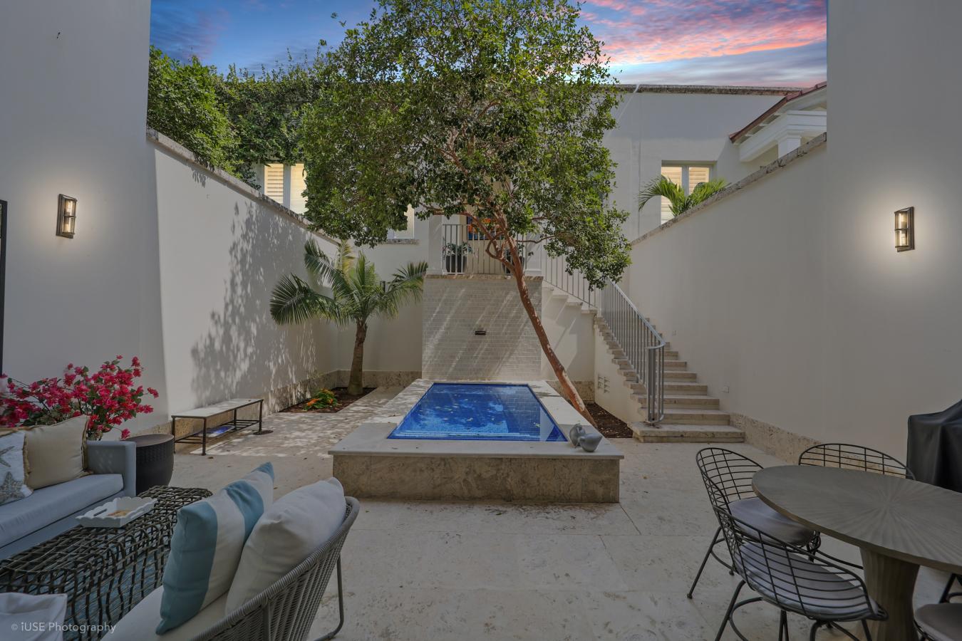 Coral Gables, Florida, 33134, United States, 4 Bedrooms Bedrooms, ,4 BathroomsBathrooms,Residential,For Sale,1867818