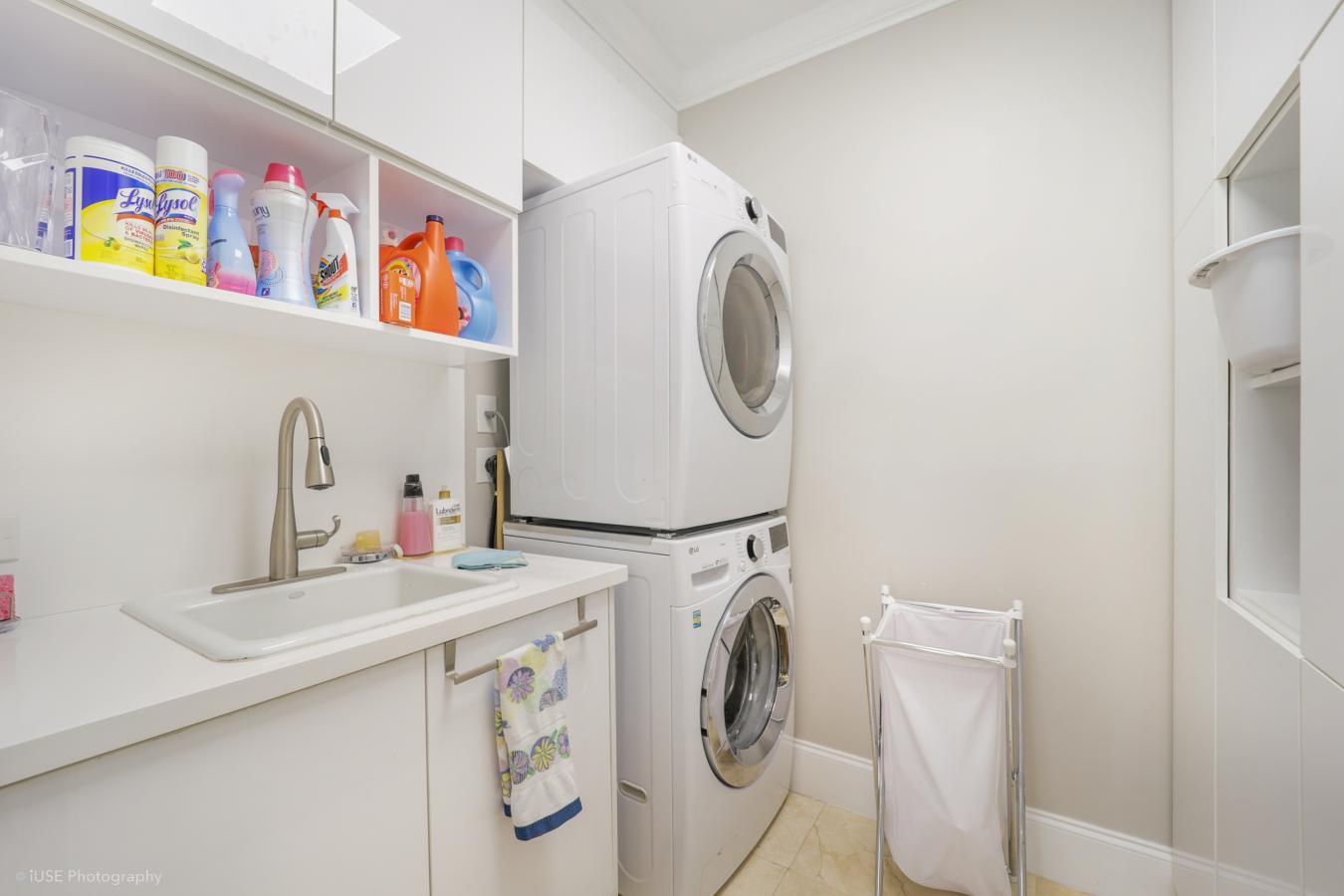 Coral Gables, Florida, 33134, United States, 4 Bedrooms Bedrooms, ,4 BathroomsBathrooms,Residential,For Sale,1867818