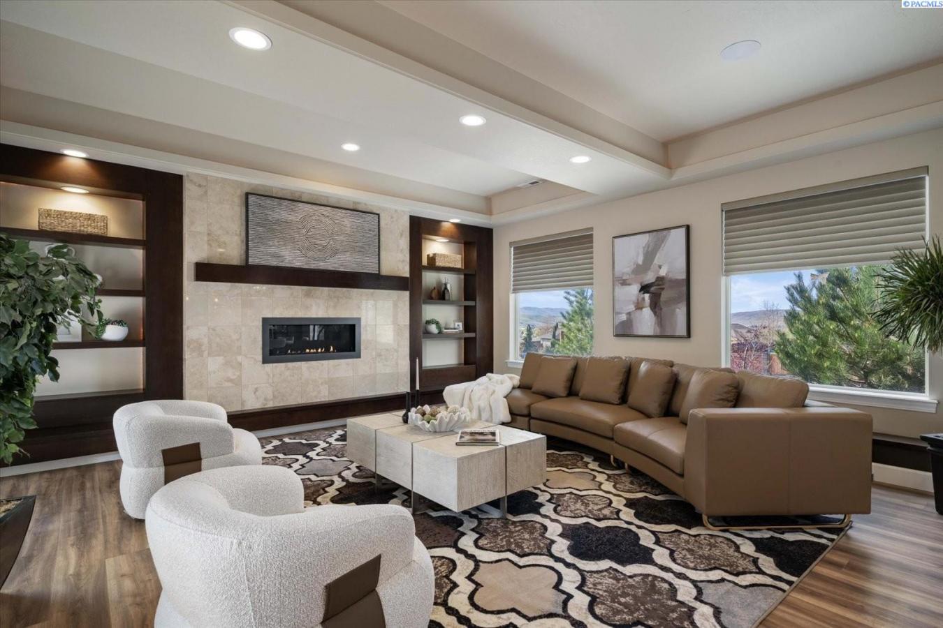 Kennewick, Washington, 99338, United States, 4 Bedrooms Bedrooms, ,4 BathroomsBathrooms,Residential,For Sale,1868997