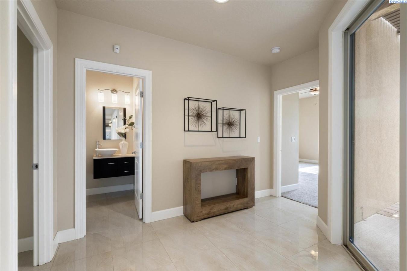 Kennewick, Washington, 99338, United States, 4 Bedrooms Bedrooms, ,4 BathroomsBathrooms,Residential,For Sale,1868997