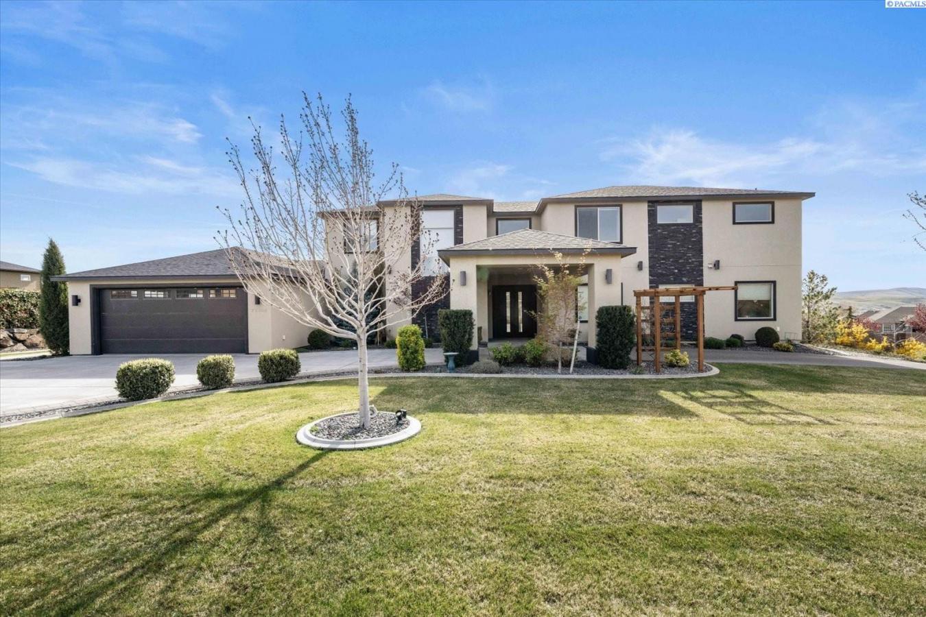 Kennewick, Washington, 99338, United States, 4 Bedrooms Bedrooms, ,4 BathroomsBathrooms,Residential,For Sale,1868997