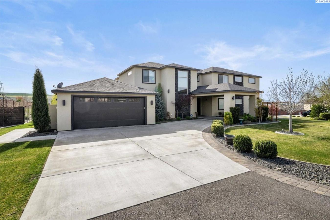 Kennewick, Washington, 99338, United States, 4 Bedrooms Bedrooms, ,4 BathroomsBathrooms,Residential,For Sale,1868997