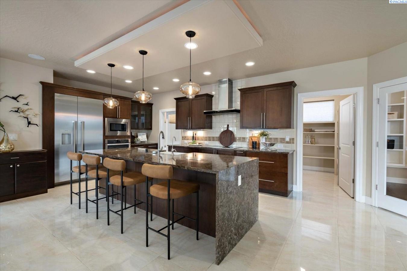 Kennewick, Washington, 99338, United States, 4 Bedrooms Bedrooms, ,4 BathroomsBathrooms,Residential,For Sale,1868997