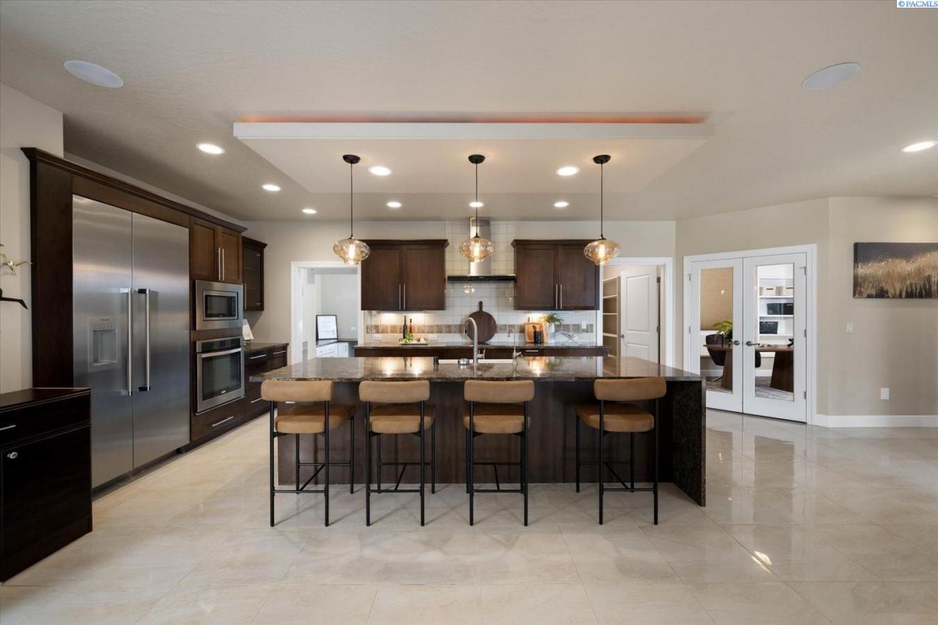 Kennewick, Washington, 99338, United States, 4 Bedrooms Bedrooms, ,4 BathroomsBathrooms,Residential,For Sale,1868997
