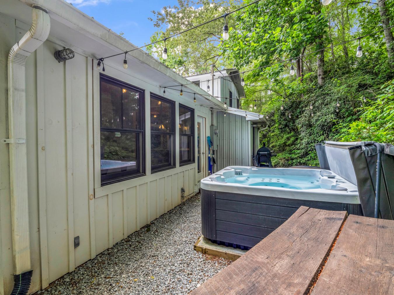 Hendersonville, Henderson, 28739, United States, 2 Bedrooms Bedrooms, ,2 BathroomsBathrooms,Residential,For Sale,1868986