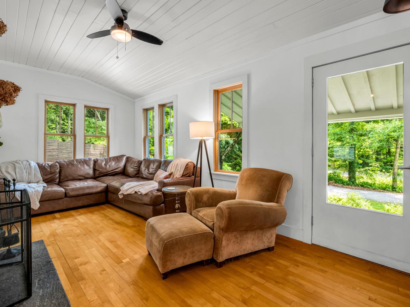 Hendersonville, Henderson, 28739, United States, 2 Bedrooms Bedrooms, ,2 BathroomsBathrooms,Residential,For Sale,1868986