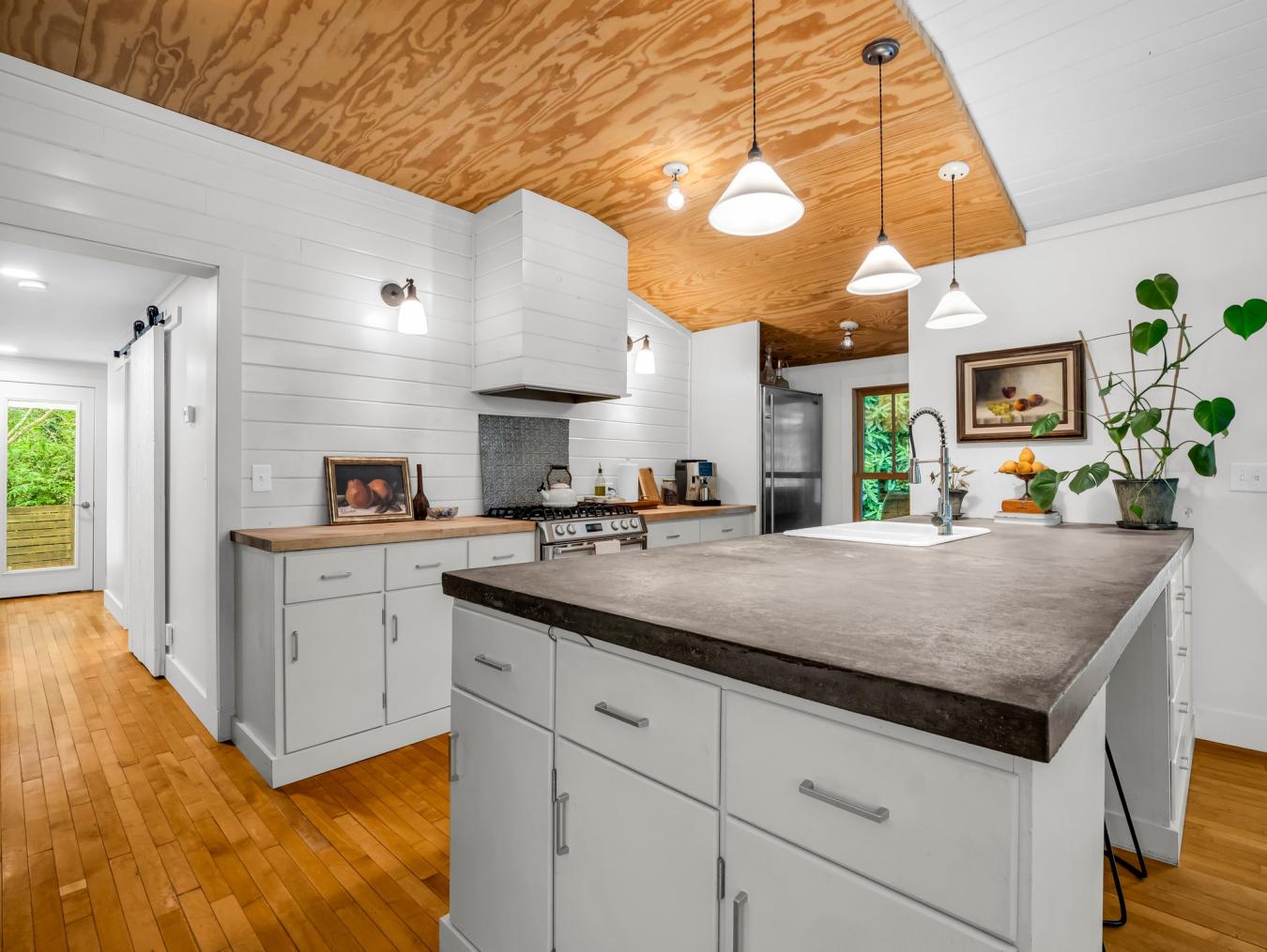 Hendersonville, Henderson, 28739, United States, 2 Bedrooms Bedrooms, ,2 BathroomsBathrooms,Residential,For Sale,1868986