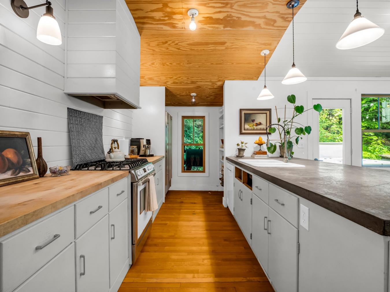 Hendersonville, Henderson, 28739, United States, 2 Bedrooms Bedrooms, ,2 BathroomsBathrooms,Residential,For Sale,1868986