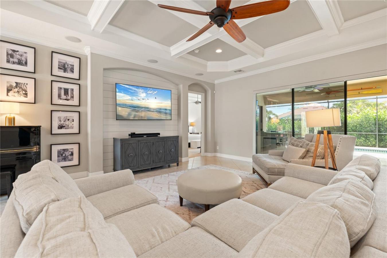 BRADENTON, Florida, 34208, United States, 2 Bedrooms Bedrooms, ,3 BathroomsBathrooms,Residential,For Sale,1871422