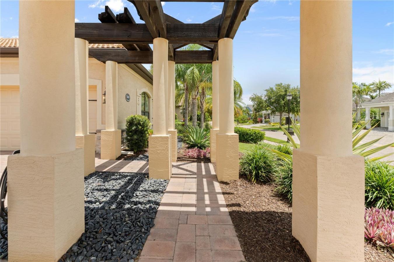 BRADENTON, Florida, 34208, United States, 2 Bedrooms Bedrooms, ,3 BathroomsBathrooms,Residential,For Sale,1871422