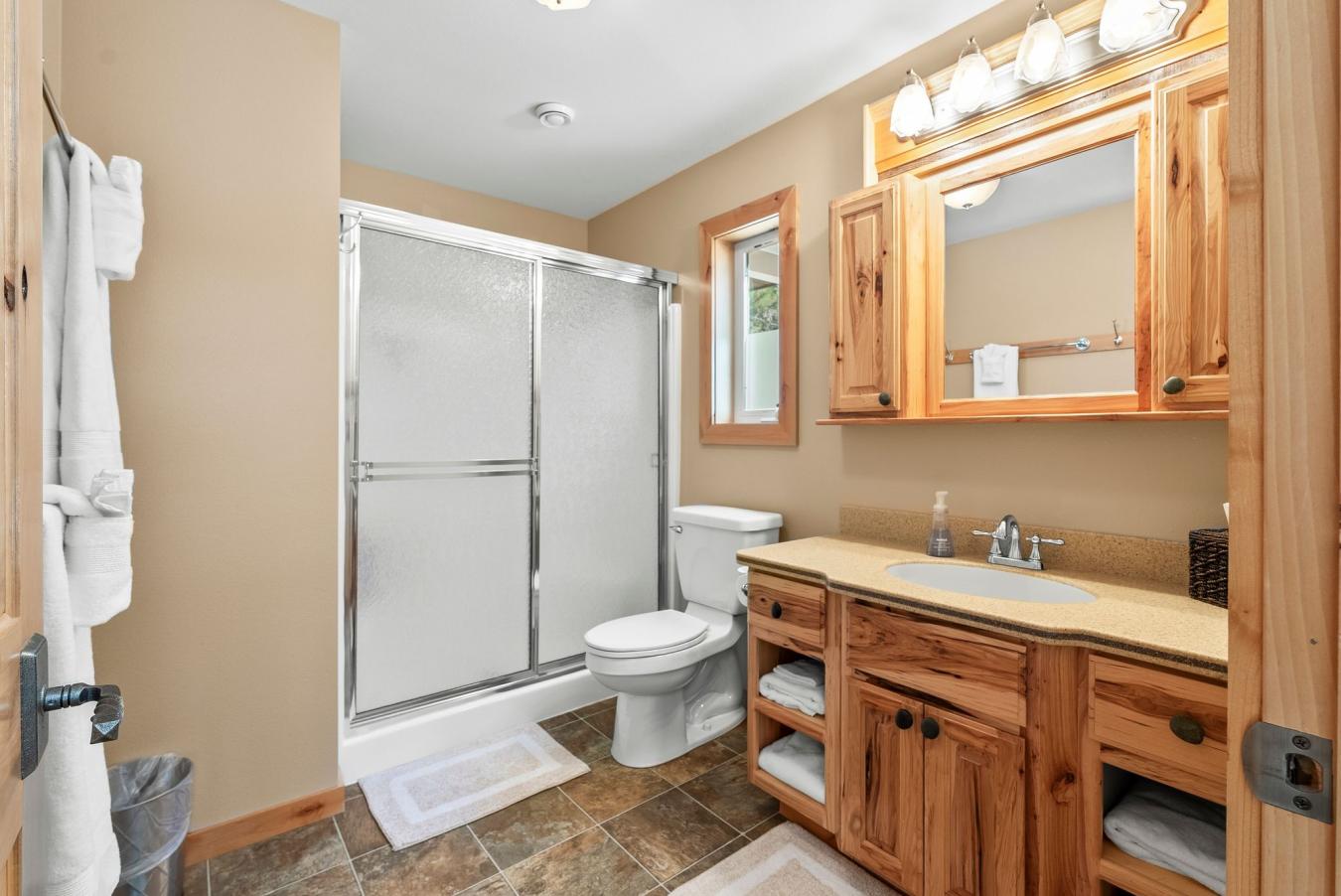 Sagle, Bonner, 83860, United States, 3 Bedrooms Bedrooms, ,3 BathroomsBathrooms,Residential,For Sale,1871418