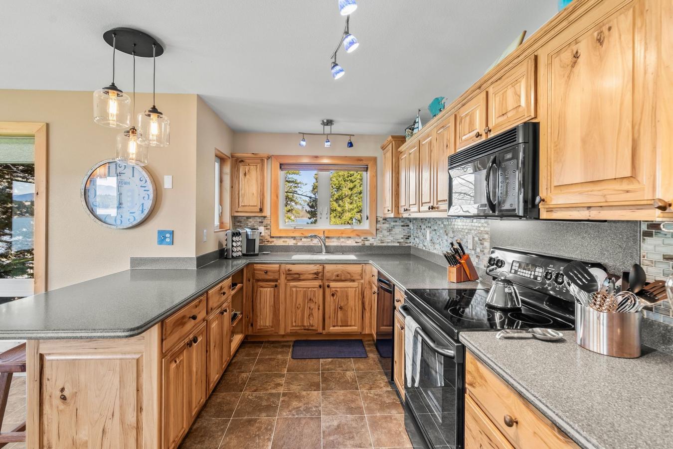 Sagle, Bonner, 83860, United States, 3 Bedrooms Bedrooms, ,3 BathroomsBathrooms,Residential,For Sale,1871418