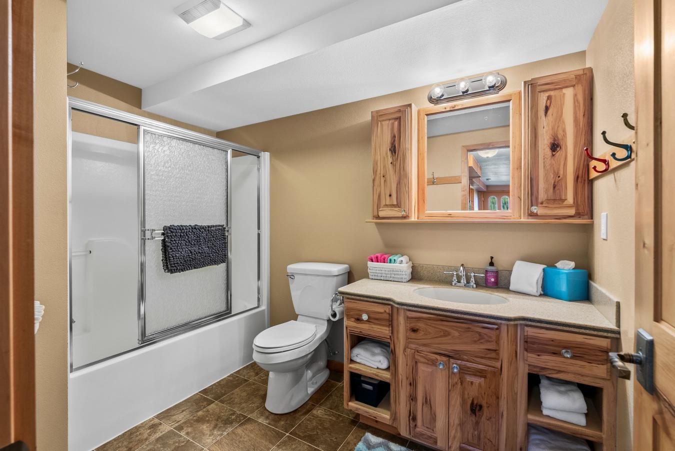 Sagle, Bonner, 83860, United States, 3 Bedrooms Bedrooms, ,3 BathroomsBathrooms,Residential,For Sale,1871418