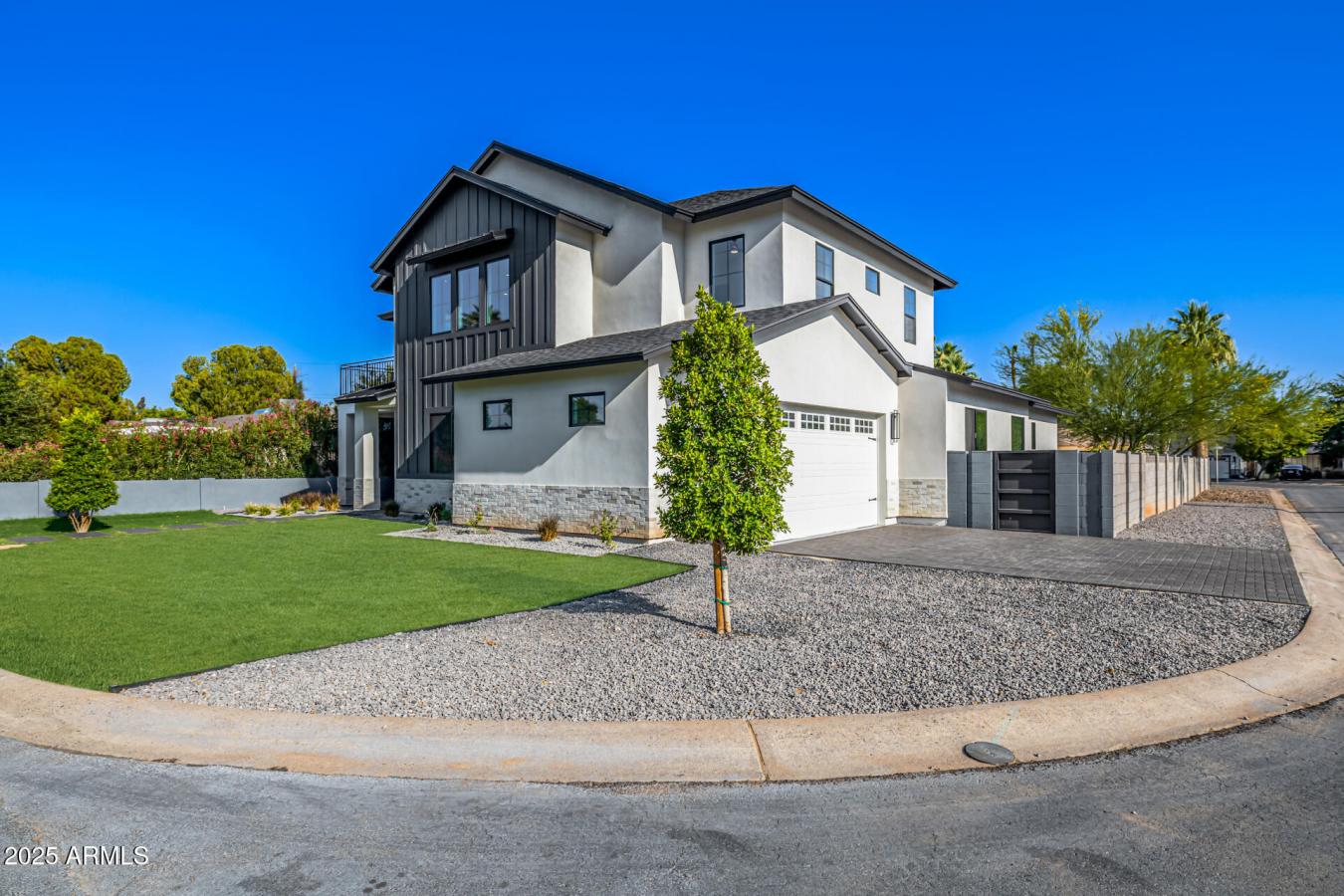 Phoenix, Arizona, 85018, United States, 5 Bedrooms Bedrooms, ,4 BathroomsBathrooms,Residential,For Sale,1871744