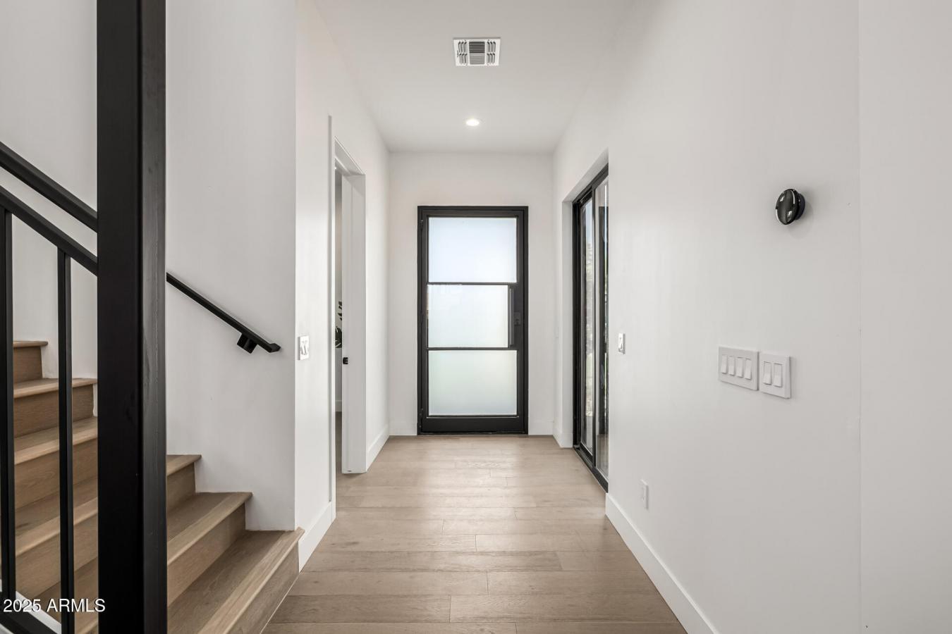 Phoenix, Arizona, 85018, United States, 5 Bedrooms Bedrooms, ,4 BathroomsBathrooms,Residential,For Sale,1871744