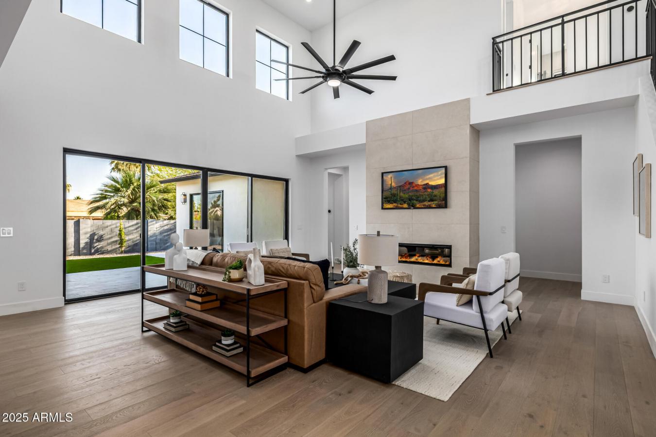 Phoenix, Arizona, 85018, United States, 5 Bedrooms Bedrooms, ,4 BathroomsBathrooms,Residential,For Sale,1871744