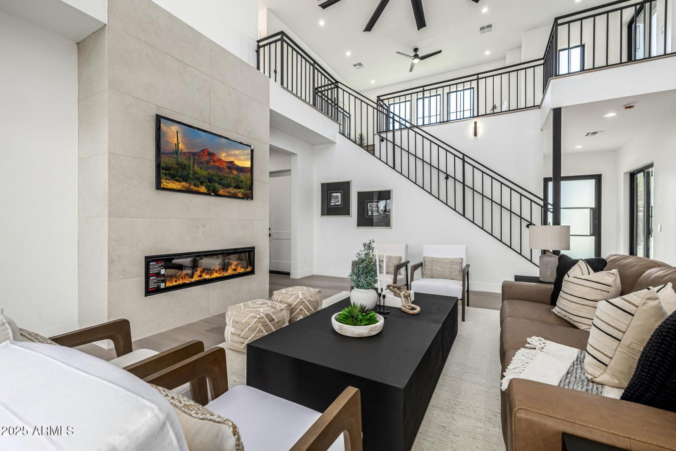 Phoenix, Arizona, 85018, United States, 5 Bedrooms Bedrooms, ,4 BathroomsBathrooms,Residential,For Sale,1871744