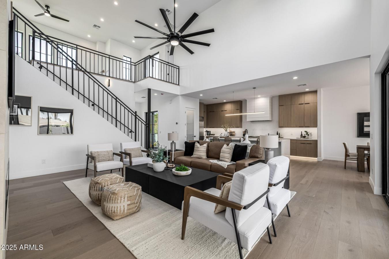 Phoenix, Arizona, 85018, United States, 5 Bedrooms Bedrooms, ,4 BathroomsBathrooms,Residential,For Sale,1871744