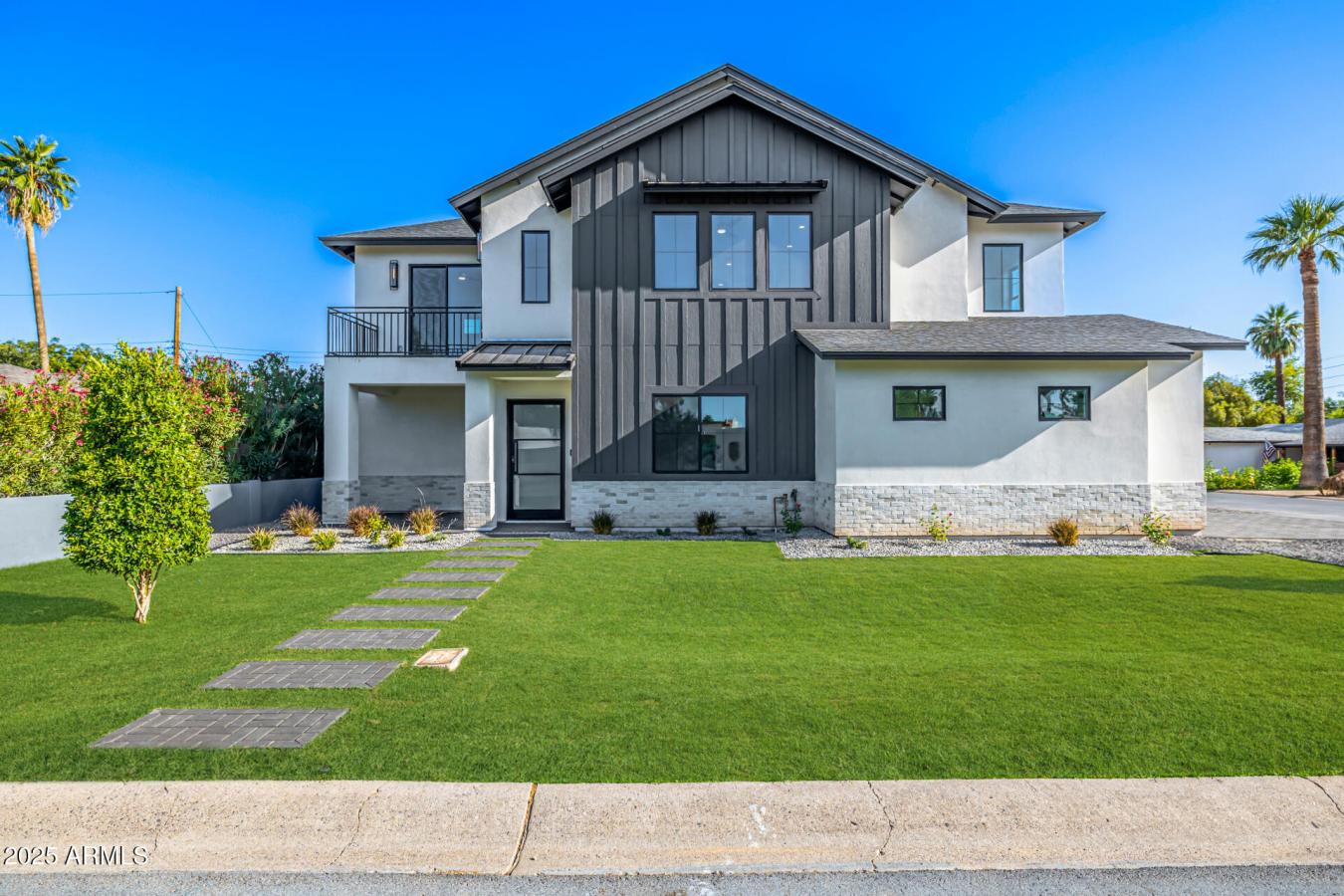 Phoenix, Arizona, 85018, United States, 5 Bedrooms Bedrooms, ,4 BathroomsBathrooms,Residential,For Sale,1871744