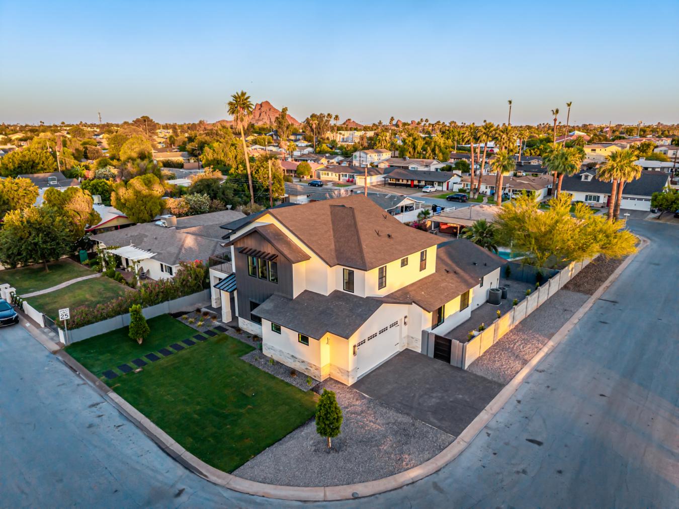 Phoenix, Arizona, 85018, United States, 5 Bedrooms Bedrooms, ,4 BathroomsBathrooms,Residential,For Sale,1871744