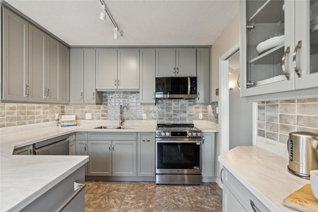 Victoria, BC, V9A 7J9, Canada, 2 Bedrooms Bedrooms, ,-2 BathroomBathrooms,Residential,For Sale,1871731