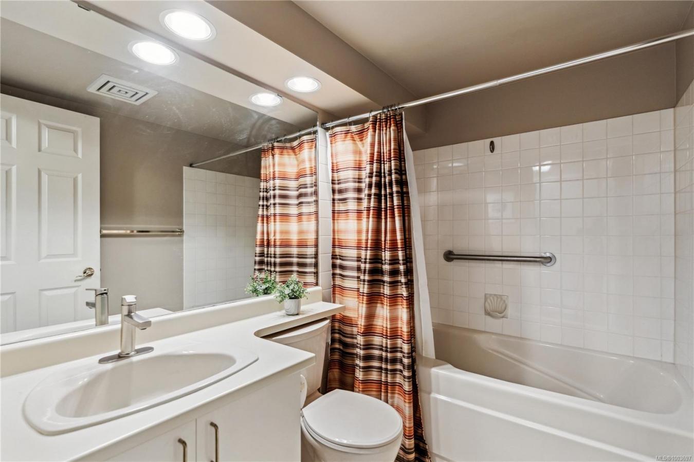 Victoria, BC, V9A 7J9, Canada, 2 Bedrooms Bedrooms, ,-2 BathroomBathrooms,Residential,For Sale,1871731