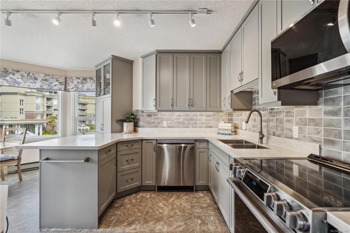Victoria, BC, V9A 7J9, Canada, 2 Bedrooms Bedrooms, ,-2 BathroomBathrooms,Residential,For Sale,1871731