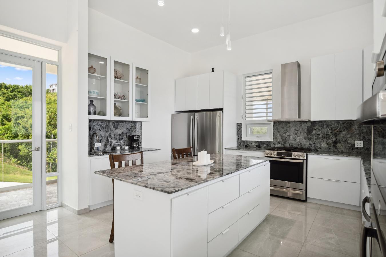 Quebradillas, 00678, Puerto Rico, 5 Bedrooms Bedrooms, ,6 BathroomsBathrooms,Residential,For Sale,1871722