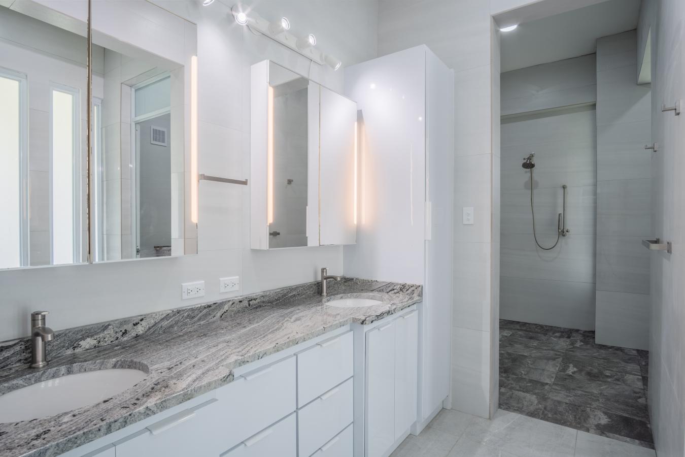 Quebradillas, 00678, Puerto Rico, 5 Bedrooms Bedrooms, ,6 BathroomsBathrooms,Residential,For Sale,1871722