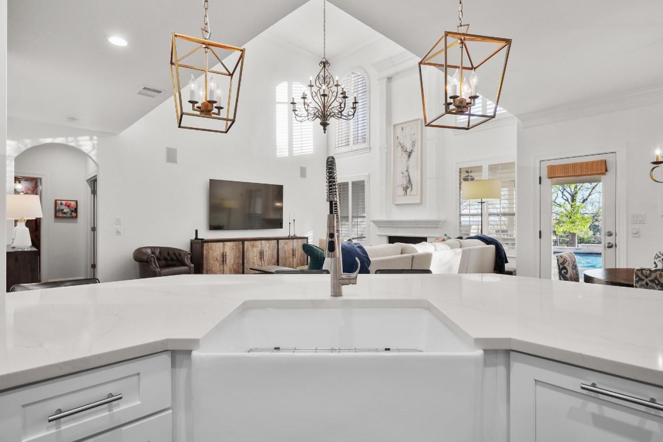 Austin, Texas, 78732, United States, 4 Bedrooms Bedrooms, ,3 BathroomsBathrooms,Residential,For Sale,1871721