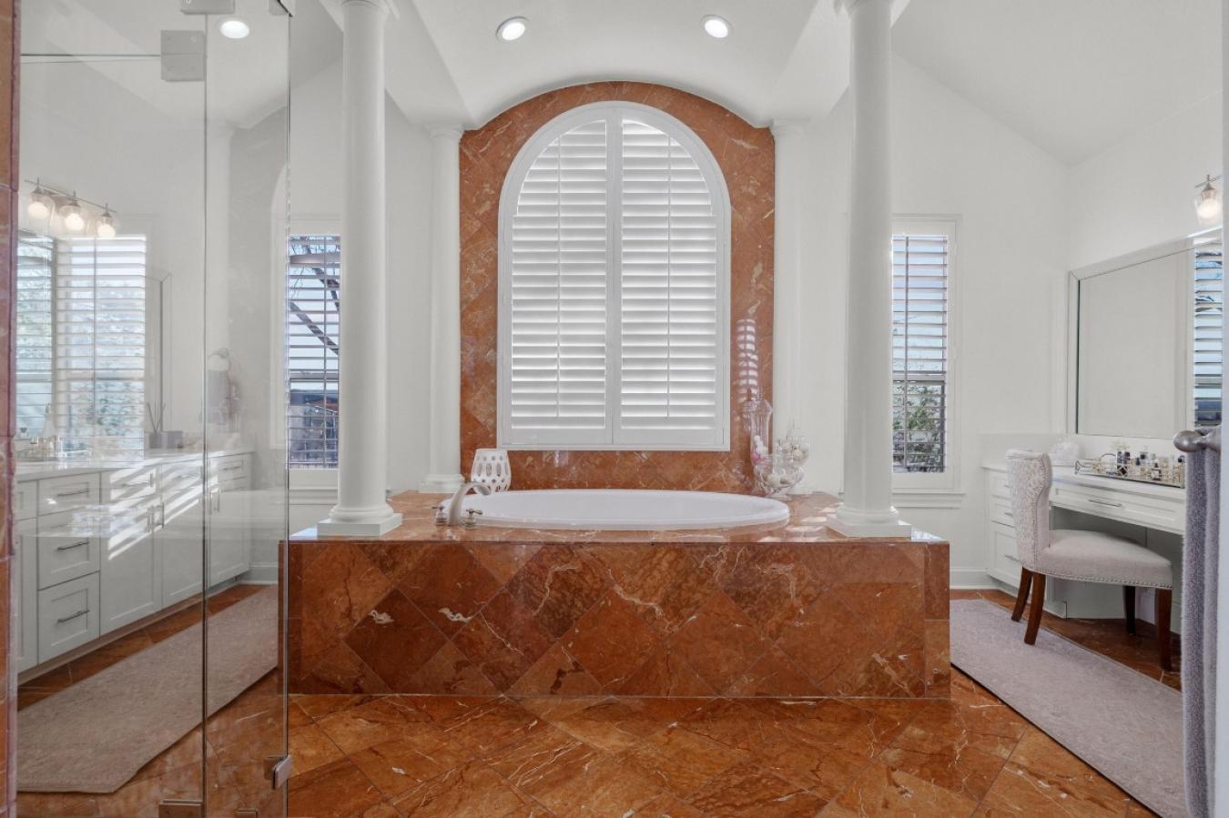 Austin, Texas, 78732, United States, 4 Bedrooms Bedrooms, ,3 BathroomsBathrooms,Residential,For Sale,1871721