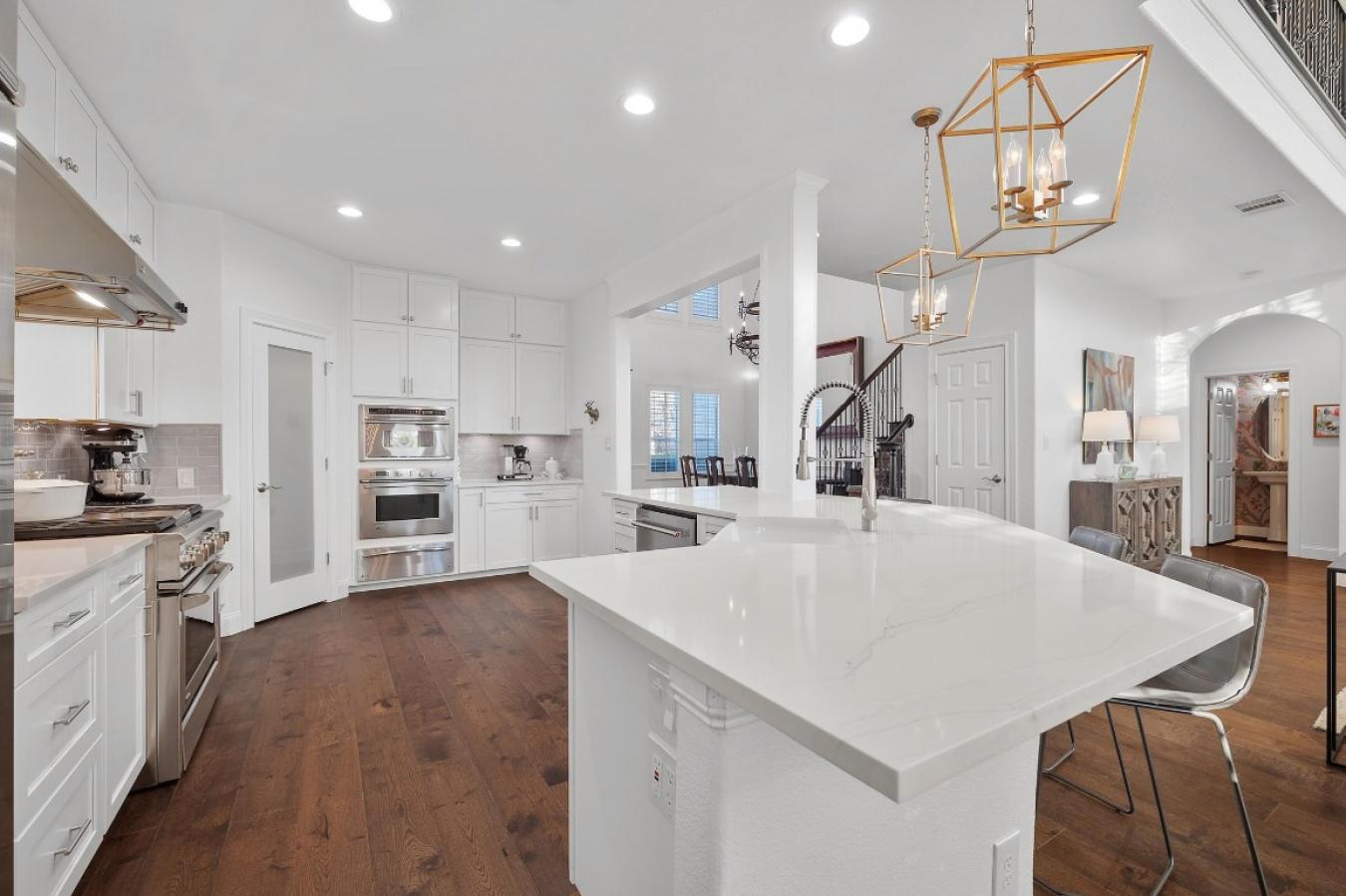 Austin, Texas, 78732, United States, 4 Bedrooms Bedrooms, ,3 BathroomsBathrooms,Residential,For Sale,1871721