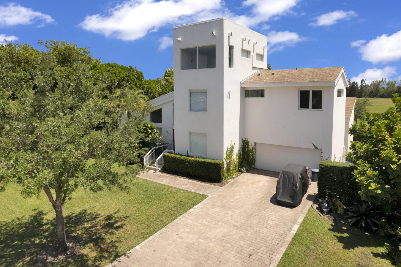 Coral Gables, Florida, 33158, United States, 5 Bedrooms Bedrooms, ,5 BathroomsBathrooms,Residential,For Sale,1868009