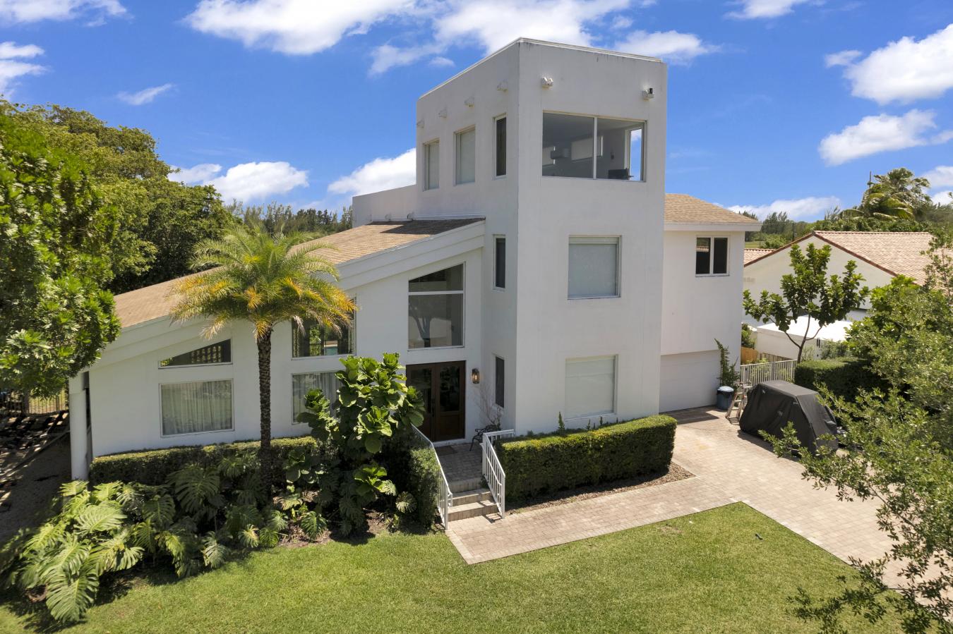 Coral Gables, Florida, 33158, United States, 5 Bedrooms Bedrooms, ,5 BathroomsBathrooms,Residential,For Sale,1868009