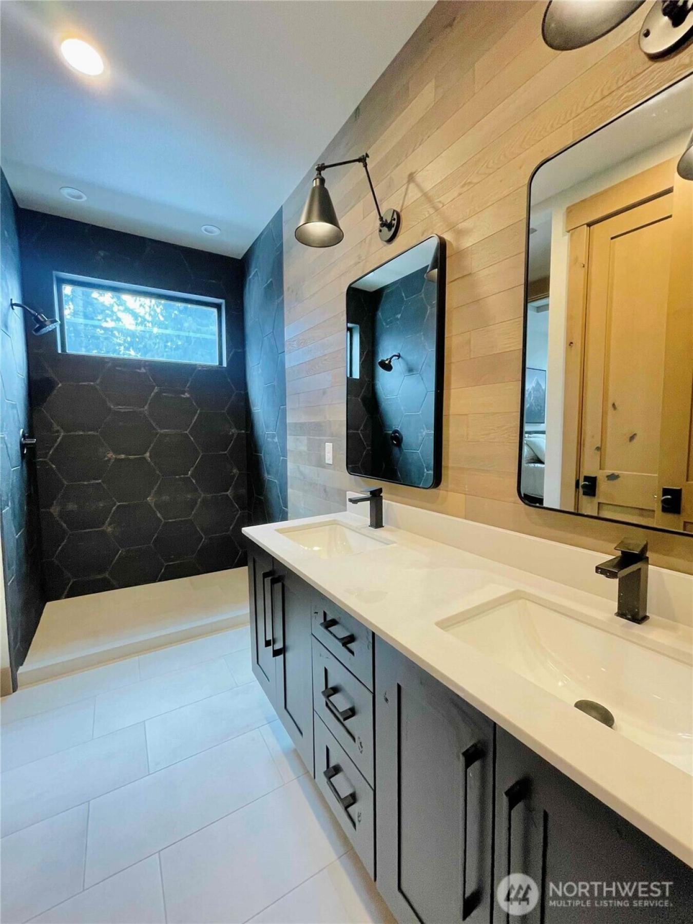 Issaquah, Washington, 98029, United States, 3 Bedrooms Bedrooms, ,3 BathroomsBathrooms,Residential,For Sale,1871710