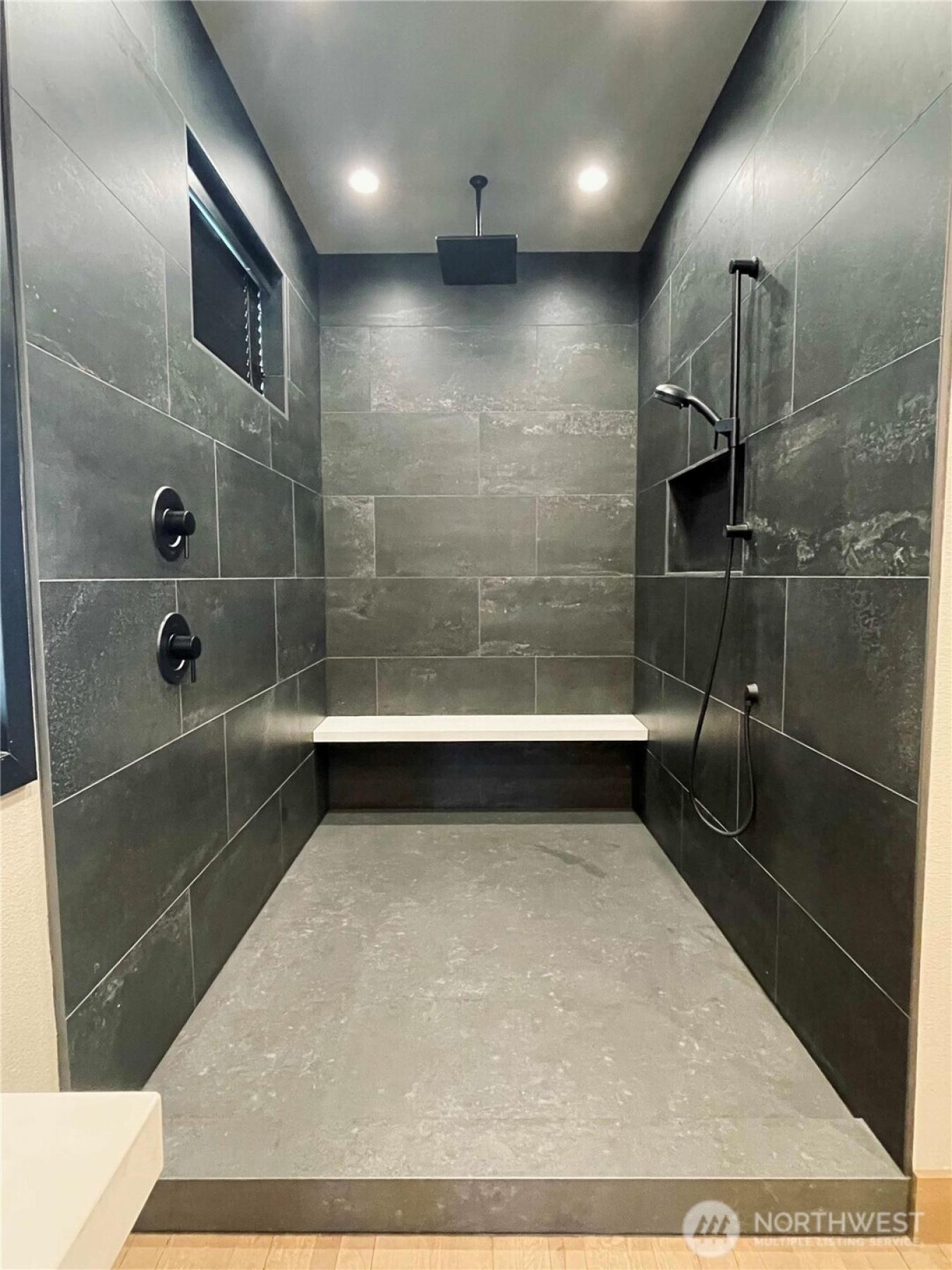 Issaquah, Washington, 98029, United States, 3 Bedrooms Bedrooms, ,3 BathroomsBathrooms,Residential,For Sale,1871710