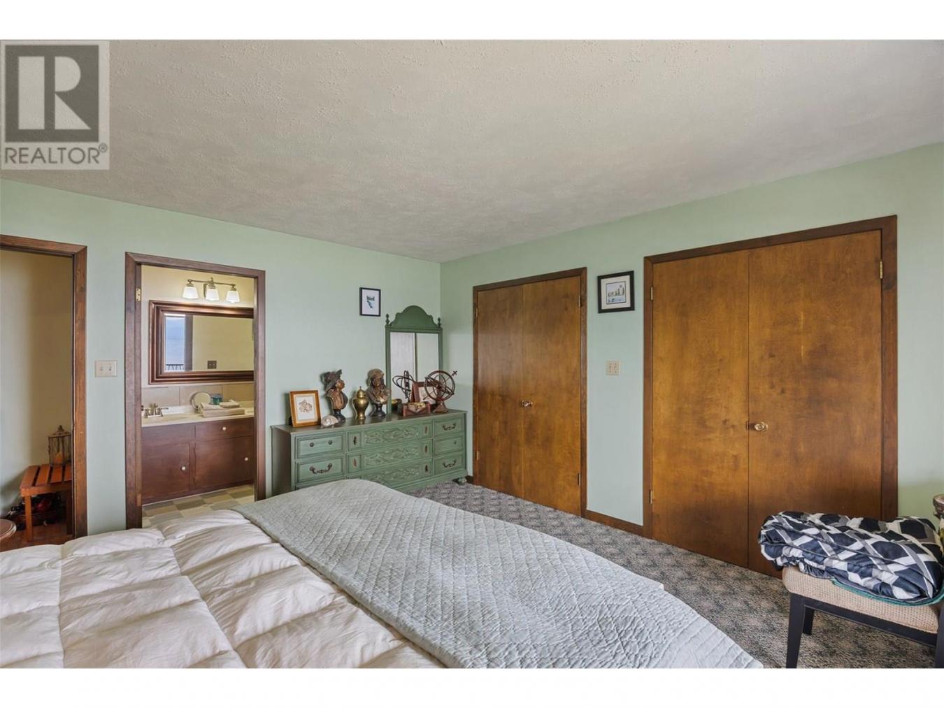 North Shuswap, BC, V0E1M5, Canada, 5 Bedrooms Bedrooms, ,Residential,For Sale,1871707