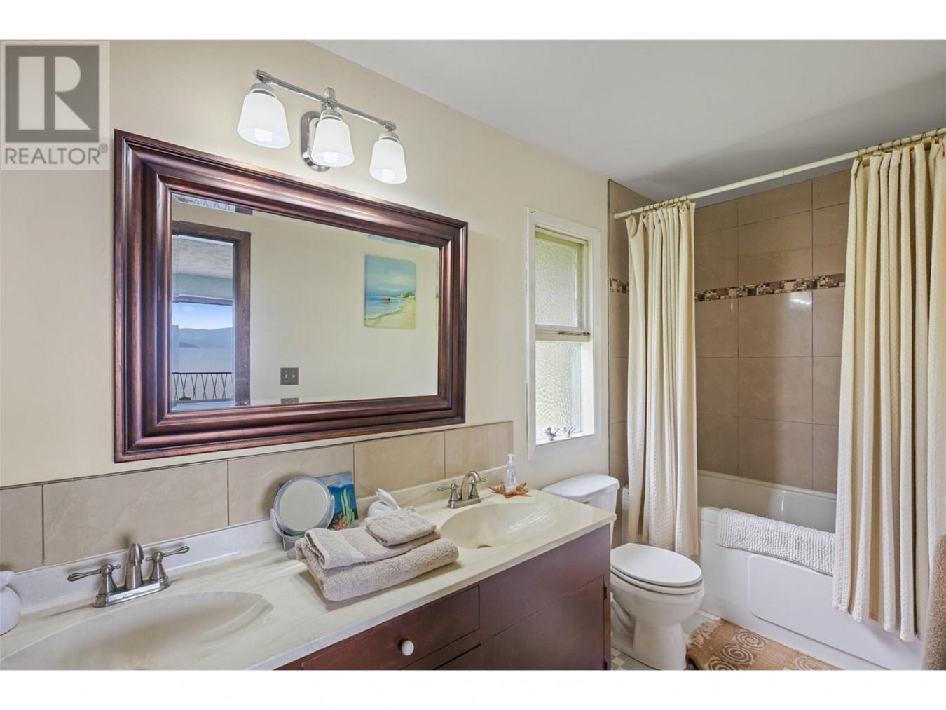 North Shuswap, BC, V0E1M5, Canada, 5 Bedrooms Bedrooms, ,Residential,For Sale,1871707