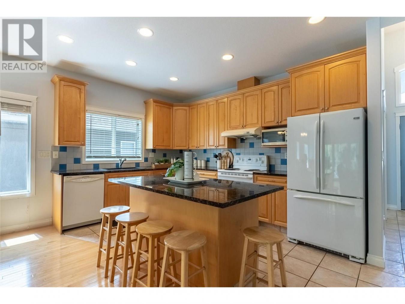 Kamloops, BC, V2B8M4, Canada, 5 Bedrooms Bedrooms, ,Residential,For Sale,1871884