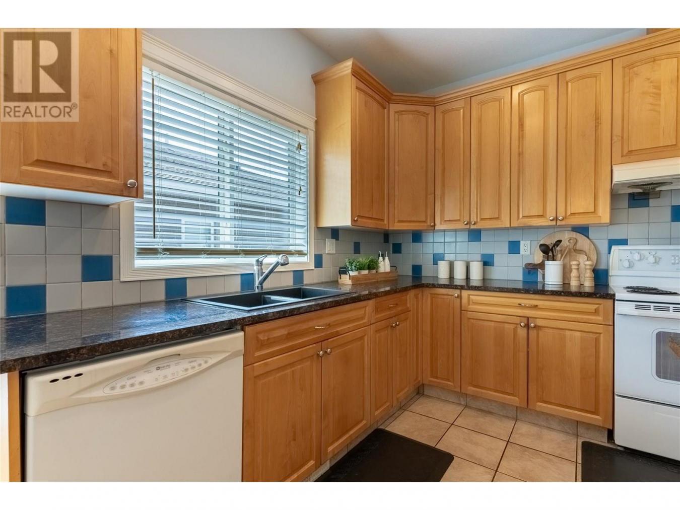 Kamloops, BC, V2B8M4, Canada, 5 Bedrooms Bedrooms, ,Residential,For Sale,1871884