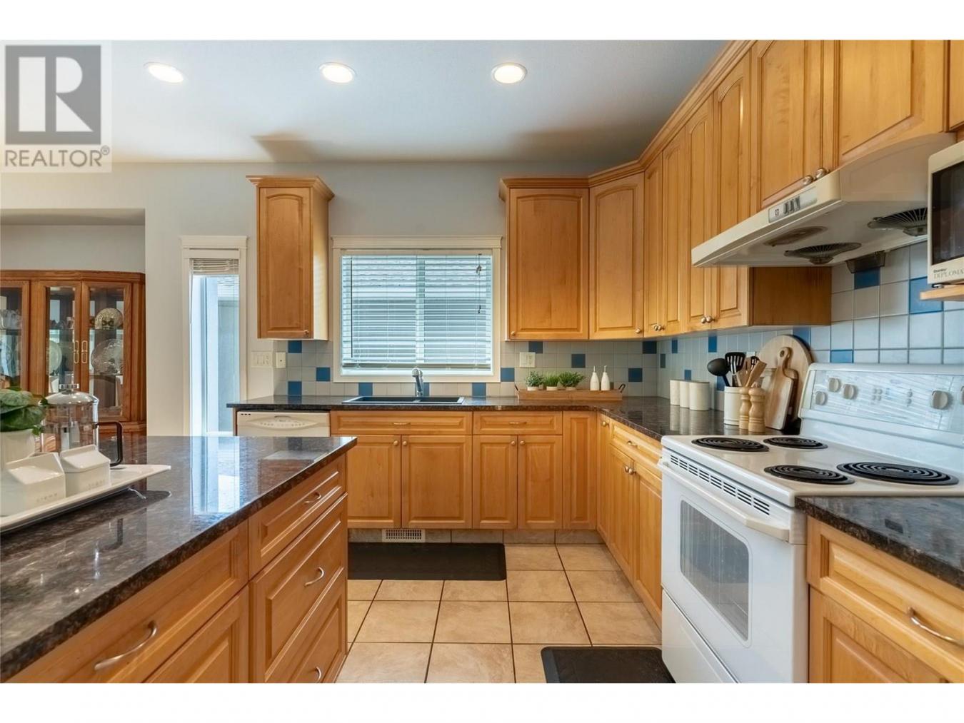 Kamloops, BC, V2B8M4, Canada, 5 Bedrooms Bedrooms, ,Residential,For Sale,1871884