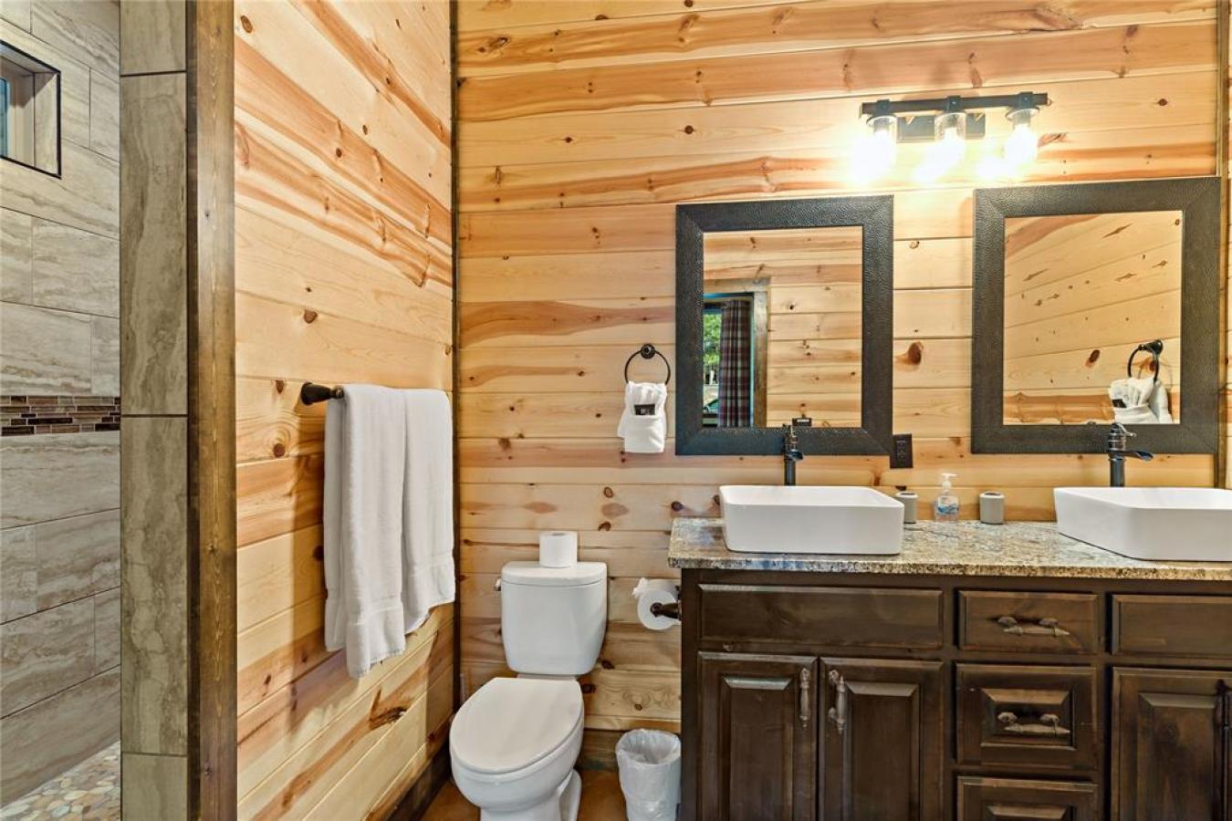 Broken Bow, Oklahoma, 74728, United States, 3 Bedrooms Bedrooms, ,3 BathroomsBathrooms,Residential,For Sale,1871880