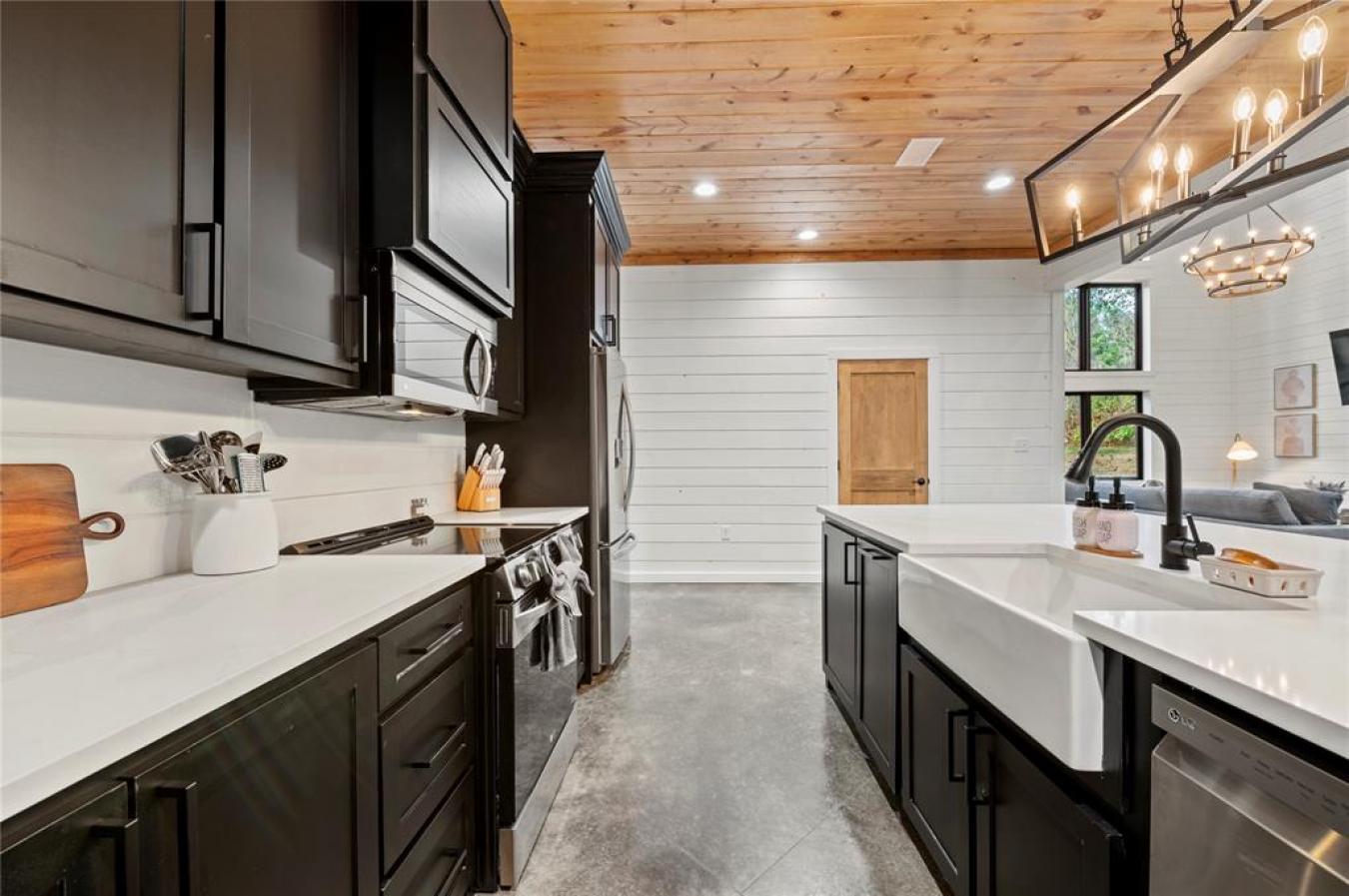 Broken Bow, Oklahoma, 74728, United States, 7 Bedrooms Bedrooms, ,6 BathroomsBathrooms,Residential,For Sale,1871876