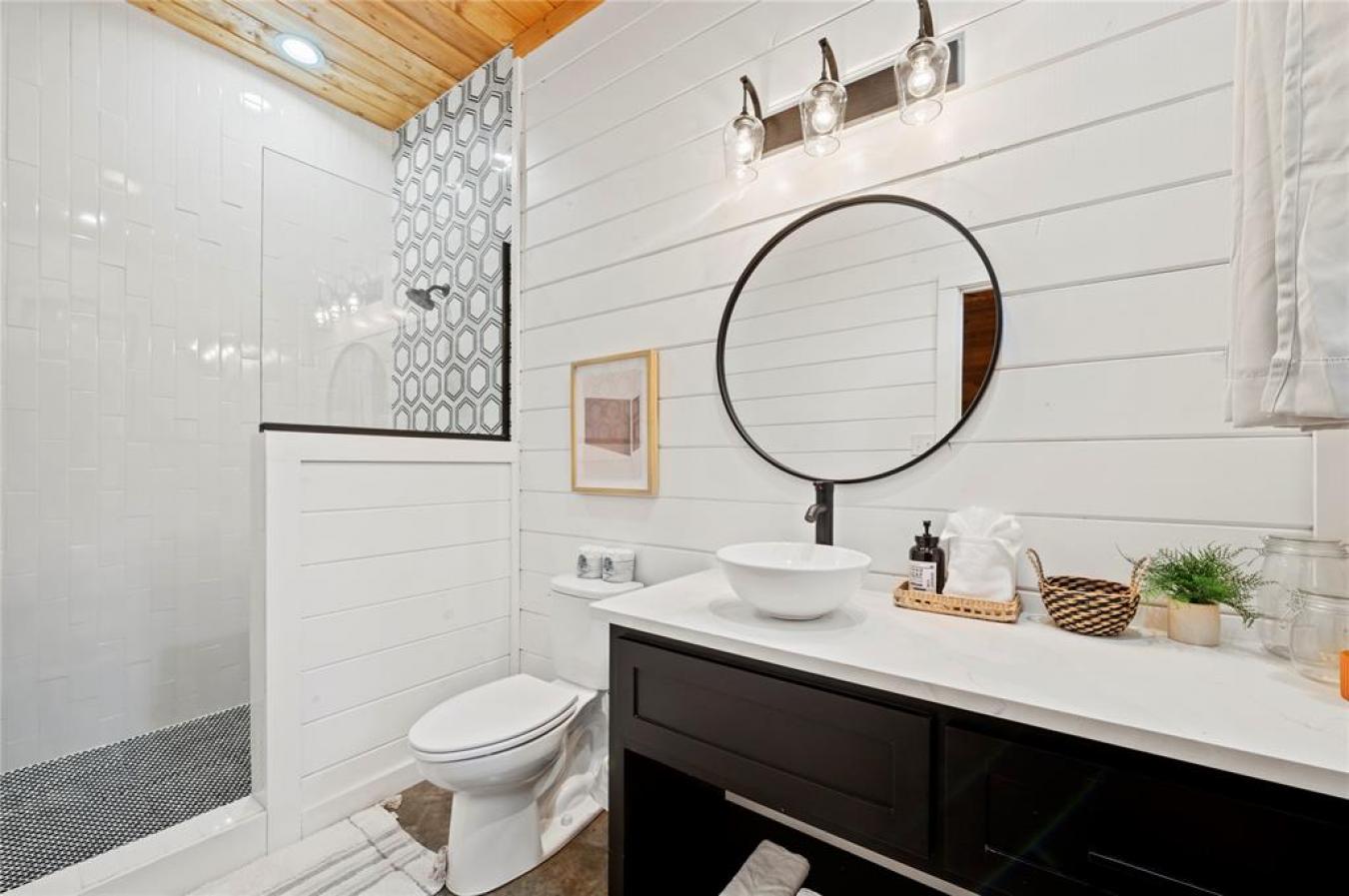 Broken Bow, Oklahoma, 74728, United States, 7 Bedrooms Bedrooms, ,6 BathroomsBathrooms,Residential,For Sale,1871876