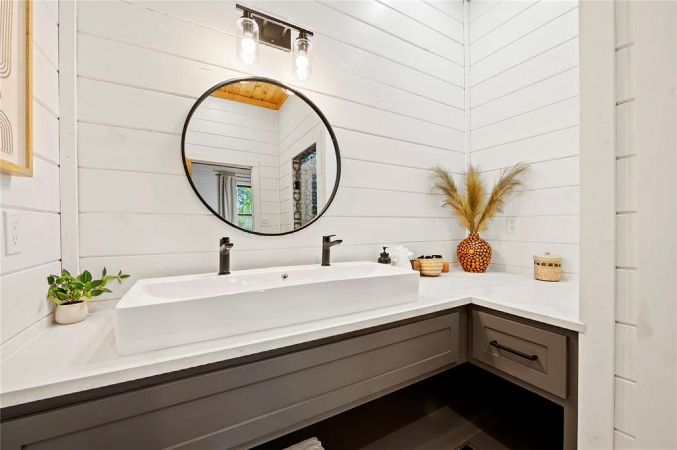 Broken Bow, Oklahoma, 74728, United States, 7 Bedrooms Bedrooms, ,6 BathroomsBathrooms,Residential,For Sale,1871876