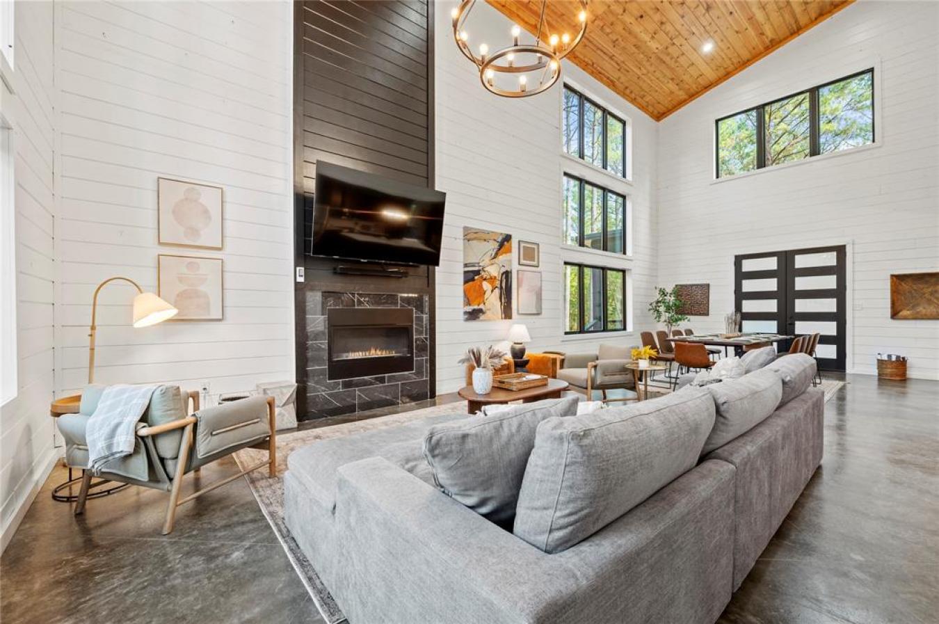 Broken Bow, Oklahoma, 74728, United States, 7 Bedrooms Bedrooms, ,6 BathroomsBathrooms,Residential,For Sale,1871876