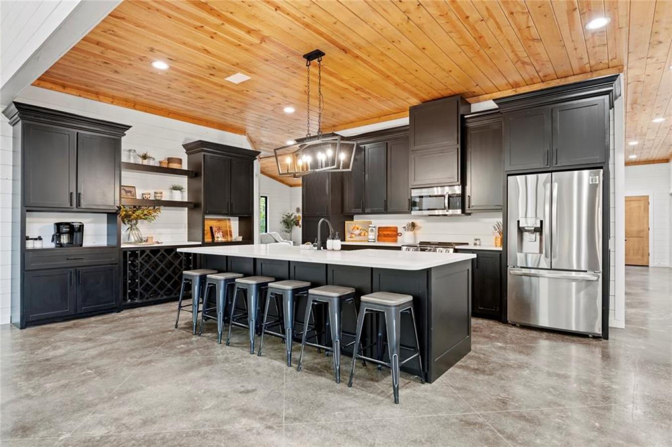 Broken Bow, Oklahoma, 74728, United States, 7 Bedrooms Bedrooms, ,6 BathroomsBathrooms,Residential,For Sale,1871876