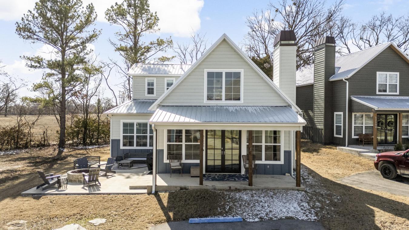 Vinita, Oklahoma, 74301, United States, 3 Bedrooms Bedrooms, ,3 BathroomsBathrooms,Residential,For Sale,1876793