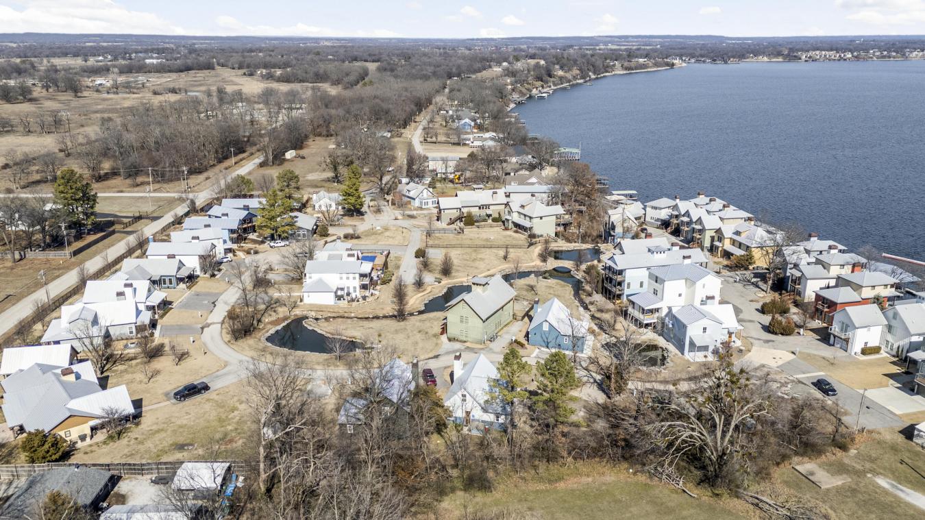 Vinita, Oklahoma, 74301, United States, 3 Bedrooms Bedrooms, ,3 BathroomsBathrooms,Residential,For Sale,1876793